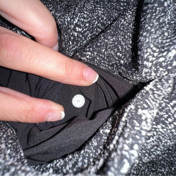 EUC- Lululemon On the Fly Pants - Picture 6 of 7